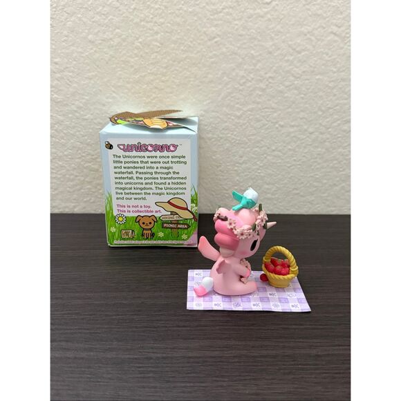 Tokidoki Picnic Party Unicorno Blind Box Figure - Berry & Birdie - Picture 2 of 5